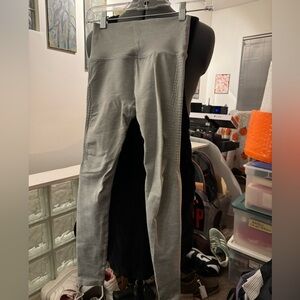 Alphalete grey leggings